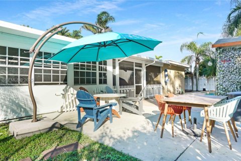 House in Pembroke Pines, Florida 4 bedrooms, 137.68 sq.m. № 1987654 - photo 21