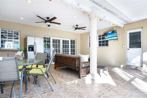 House in Pembroke Pines, Florida 4 bedrooms, 137.68 sq.m. № 1987654 - photo 25