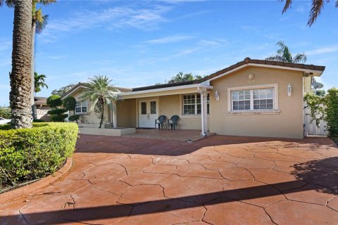 House in Pembroke Pines, Florida 4 bedrooms, 137.68 sq.m. № 1987654 - photo 9