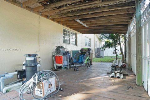 House in Pembroke Pines, Florida 4 bedrooms, 137.68 sq.m. № 1987654 - photo 16