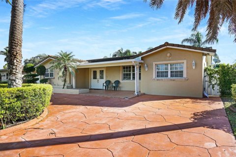 House in Pembroke Pines, Florida 4 bedrooms, 137.68 sq.m. № 1987654 - photo 3