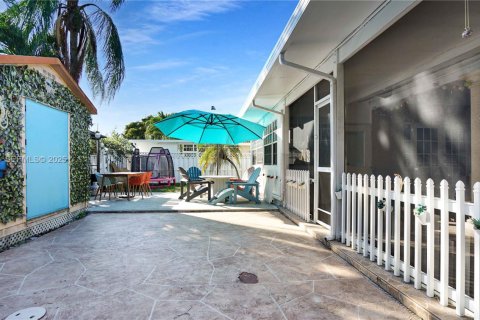 House in Pembroke Pines, Florida 4 bedrooms, 137.68 sq.m. № 1987654 - photo 17