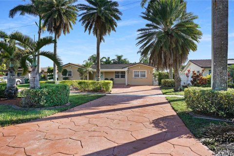 House in Pembroke Pines, Florida 4 bedrooms, 137.68 sq.m. № 1987654 - photo 8