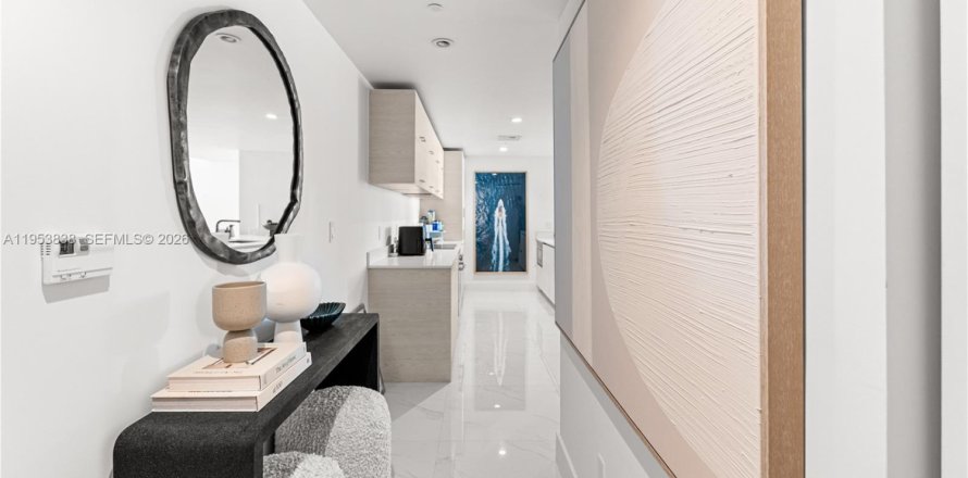 Кондоминиум с 2 спальнями в Майами, Флорида № 2008214