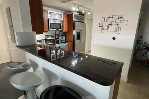 Condo in Miami, Florida, 1 bedroom  № 1457119 - photo 3