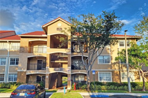 Condominio en Pembroke Pines, Florida, 1 dormitorio  № 2078503
