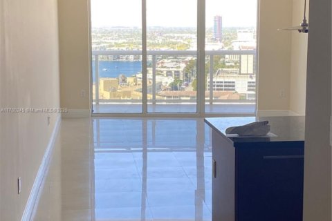 Copropriété à vendre à Hallandale Beach, Floride: 2 chambres, 100.89 m2 № 1692757 - photo 3