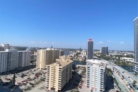 Copropriété à vendre à Hallandale Beach, Floride: 2 chambres, 100.89 m2 № 1692757 - photo 8