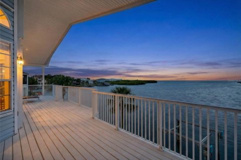 Casa en Hudson, Florida 3 dormitorios, 167.22 m2 № 2107316
