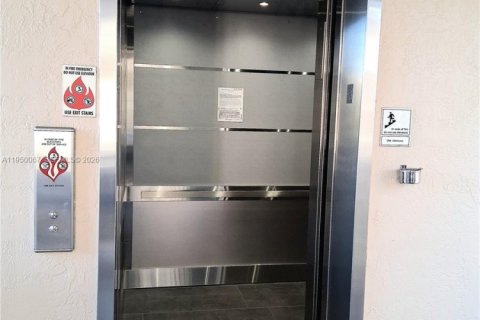 Condominio en venta en Sunrise, Florida, 2 dormitorios, 97.55 m2 № 2007361 - foto 4