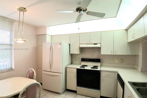 Condominio en venta en Sunrise, Florida, 2 dormitorios, 97.55 m2 № 2007361 - foto 11