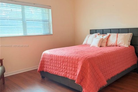 Condo in Plantation, Florida, 2 bedrooms  № 2003918 - photo 16