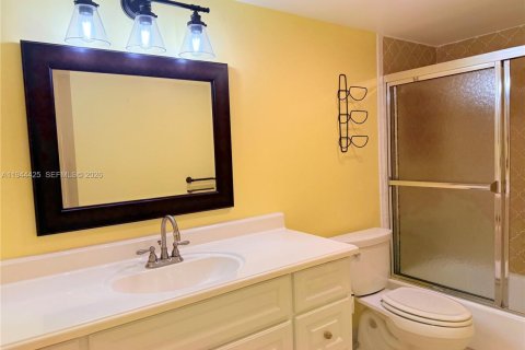 Condo in Plantation, Florida, 2 bedrooms  № 2003918 - photo 14