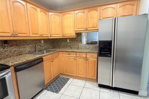 Condo in Plantation, Florida, 2 bedrooms  № 2003918 - photo 10