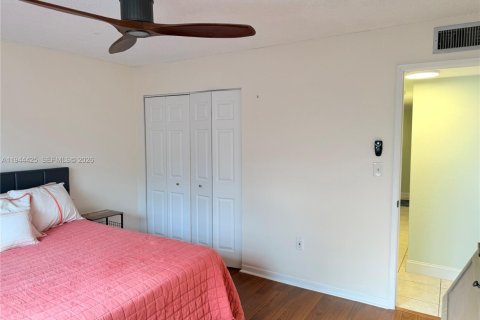 Condo in Plantation, Florida, 2 bedrooms  № 2003918 - photo 17