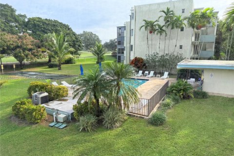 Condo in Plantation, Florida, 2 bedrooms  № 2003918 - photo 29