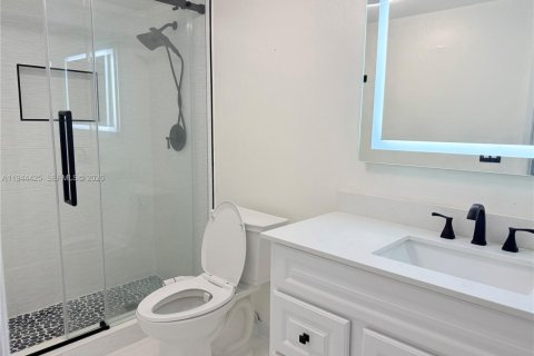 Condo in Plantation, Florida, 2 bedrooms  № 2003918 - photo 24