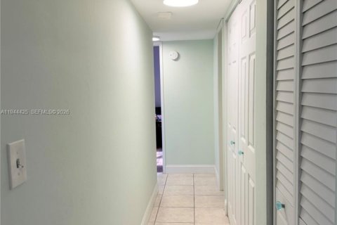 Condo in Plantation, Florida, 2 bedrooms  № 2003918 - photo 12