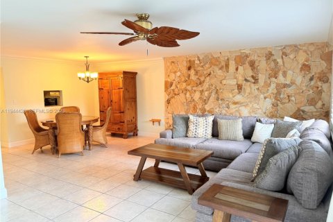 Condo in Plantation, Florida, 2 bedrooms  № 2003918 - photo 9