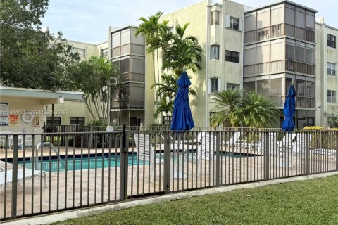 Condo in Plantation, Florida, 2 bedrooms  № 2003918 - photo 3