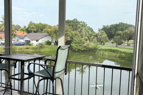 Condo in Plantation, Florida, 2 bedrooms  № 2003918 - photo 28