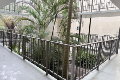 Condo in Plantation, Florida, 2 bedrooms  № 2003918 - photo 4