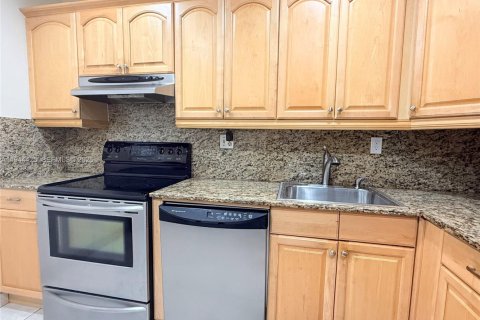 Condo in Plantation, Florida, 2 bedrooms  № 2003918 - photo 11