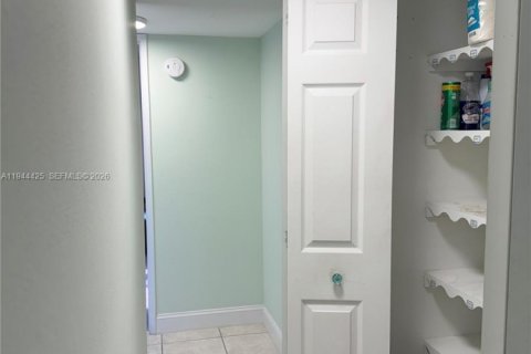 Condo in Plantation, Florida, 2 bedrooms  № 2003918 - photo 13