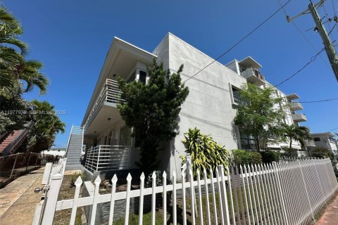 Villa ou maison à Miami Beach, Floride 1 chambre, 60.39 m2 № 2042569