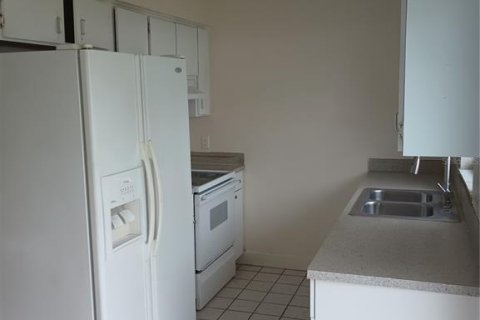 Casa en alquiler en Tampa, Florida, 3 dormitorios, 120.77 m2 № 1437990 - foto 11