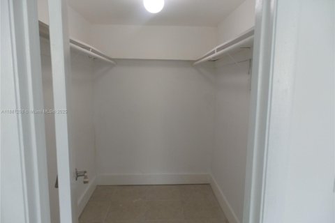 Condo in Miami, Florida, 1 bedroom  № 1978571 - photo 6