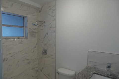 Condo in Miami, Florida, 1 bedroom  № 1978571 - photo 5