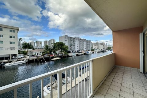 Condo in North Miami Beach, Florida, 1 bedroom № 2080356