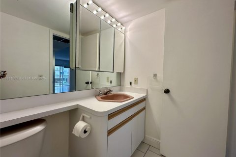 Condo in North Miami Beach, Florida, 1 bedroom  № 2080356 - photo 10