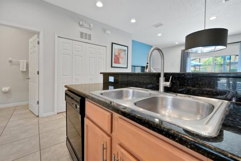 Touwnhouse à vendre à Kissimmee, Floride: 2 chambres, 107.86 m2 № 2224898 - photo 10