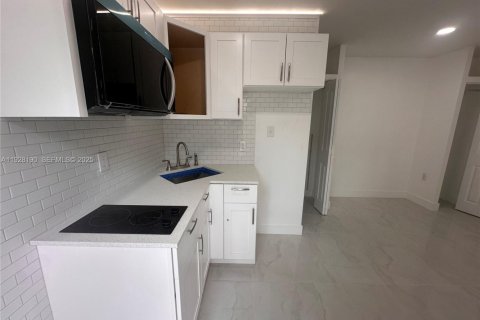 Immobilier commercial à louer à Cutler Bay, Floride: 153.47 m2 № 1988297 - photo 6