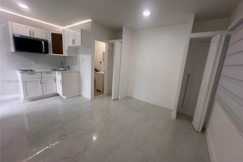 Immobilier commercial à louer à Cutler Bay, Floride: 153.47 m2 № 1988297 - photo 3