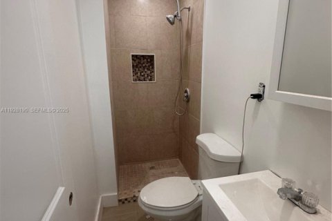 Immobilier commercial à louer à Cutler Bay, Floride: 153.47 m2 № 1988297 - photo 4