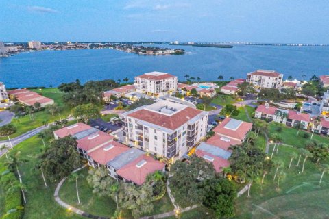 Condo à Saint Petersburg, Floride, 1 chambre  № 2425312