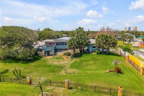 House in Daytona Beach, Florida 3 bedrooms, 218.78 sq.m. № 2138878 - photo 4