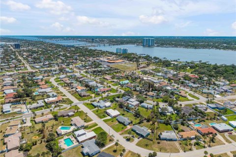 House in Daytona Beach, Florida 3 bedrooms, 218.78 sq.m. № 2138878 - photo 24