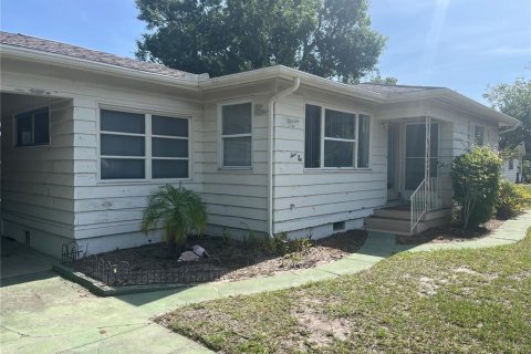 Commercial property in Sarasota, Florida 3 bedrooms, 138.8 sq.m. № 1721013 - photo 1