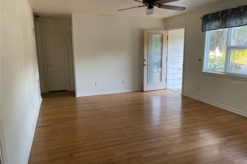 Commercial property in Sarasota, Florida 3 bedrooms, 138.8 sq.m. № 1721013 - photo 4