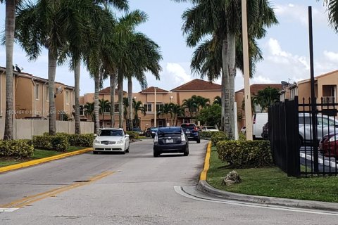 Appartement à louer à Miami, Floride: 2 chambres, 90.12 m2 № 1964318 - photo 4