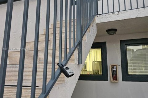 Appartement à louer à Miami, Floride: 2 chambres, 90.12 m2 № 1964318 - photo 8