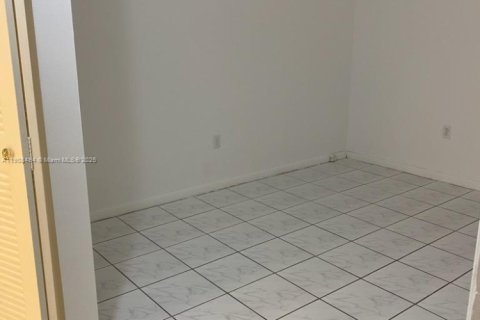 Appartement à louer à Miami, Floride: 2 chambres, 90.12 m2 № 1964318 - photo 13