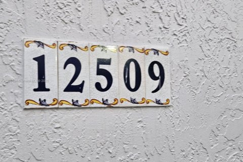 Appartement à louer à Miami, Floride: 2 chambres, 90.12 m2 № 1964318 - photo 7