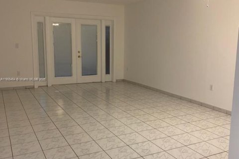 Appartement à louer à Miami, Floride: 2 chambres, 90.12 m2 № 1964318 - photo 9