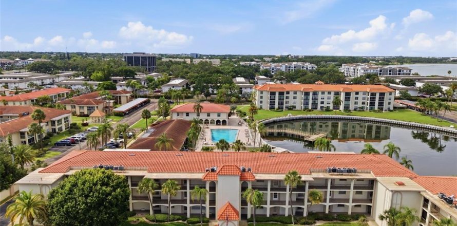 Condominio en Clearwater, Florida, 2 dormitorios № 2133241
