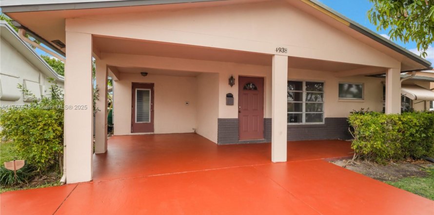 House in Tamarac, Florida 2 bedrooms, 99.22 sq.m. № 1875523